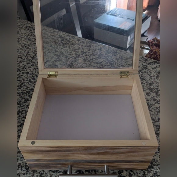 Large 2 Compartment Jewelry Box or Collectible Case. - Picture 3 of 11